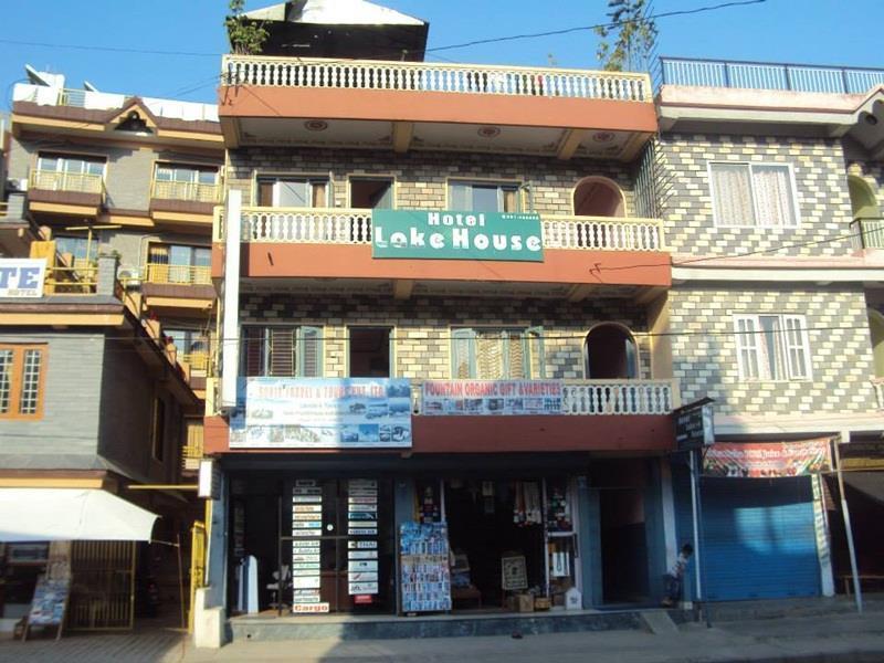 Hotel Lake House Pokhara Extérieur photo