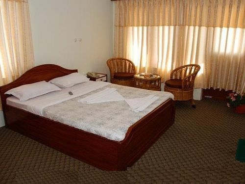 Hotel Lake House Pokhara Extérieur photo